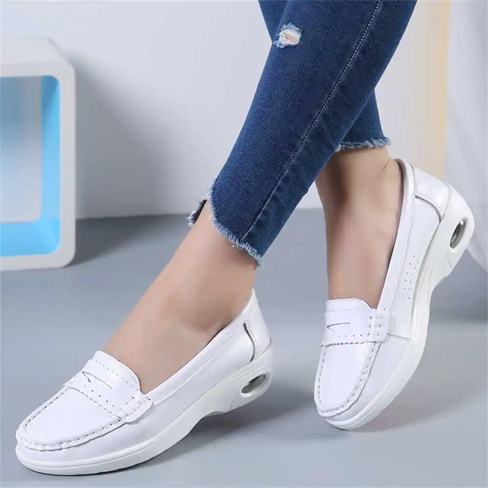 Thick Sole Slipon White Traine - Useful Tech Accessories Gifts For Husband recensie en prijs