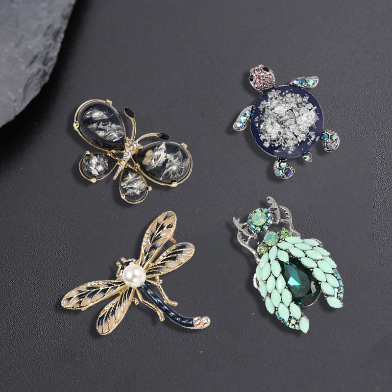 Insect style gemstone brooch,  - Hi Tech Accessories recensie en prijs